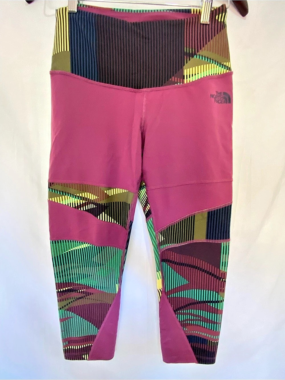 The North Face FlashDry Geometric Print Capri Leggings/Capris Pink Medium